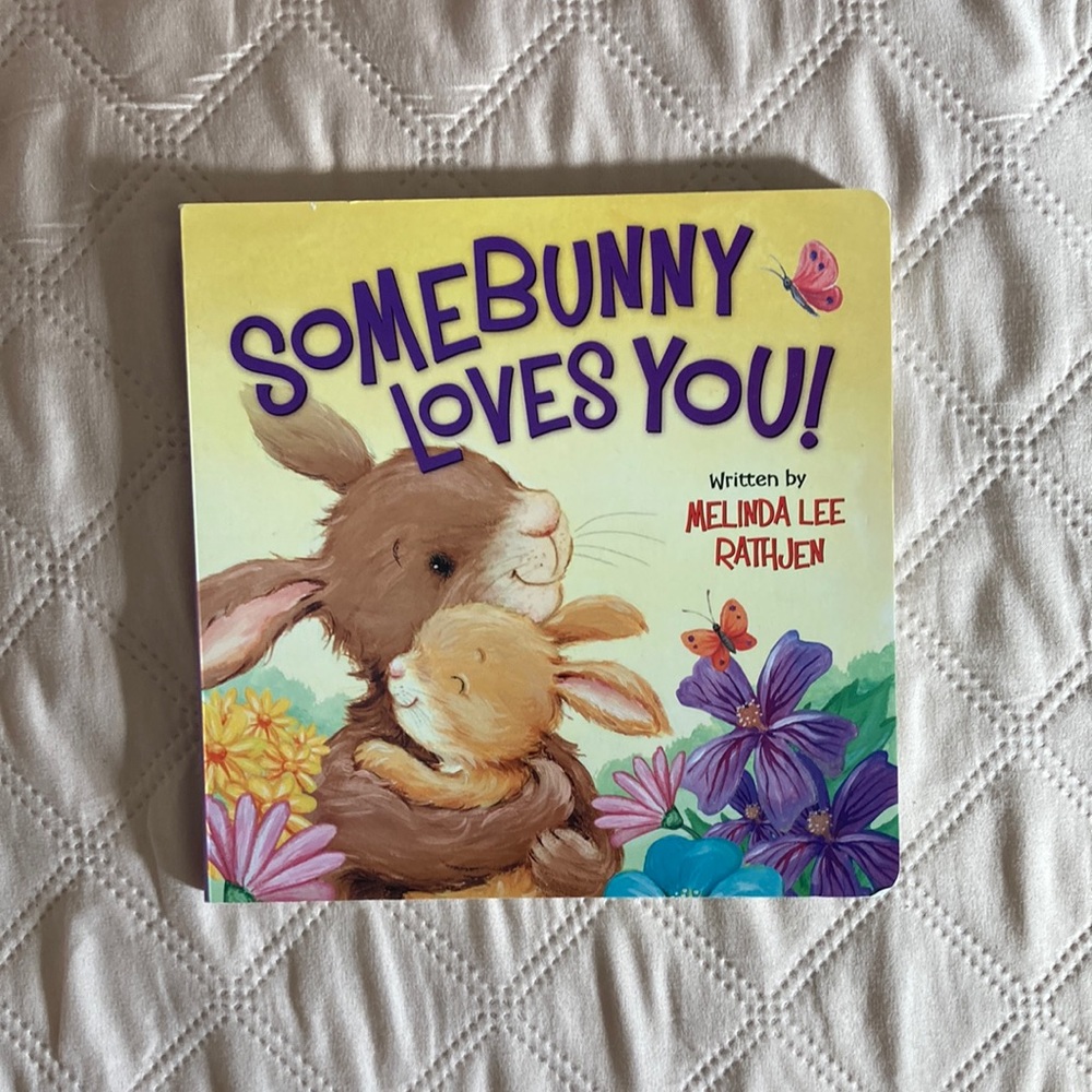 🐣🐇Somebunny Loves You Board Book💐🍃